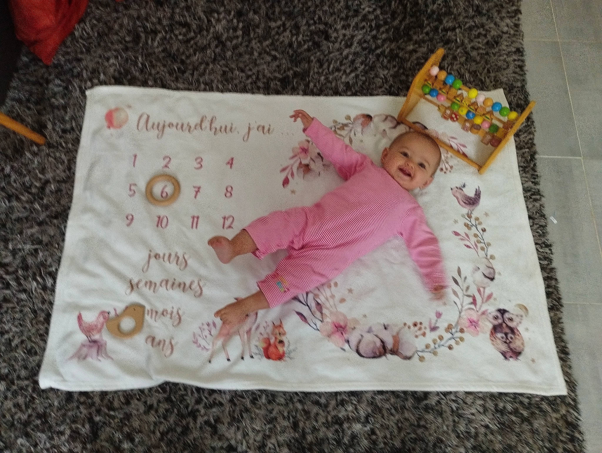 Eléonore participe au concours pour gagner de l'argent avec cette photo : art, baby, baby_toddler_clothing, bedding, child, craft, creative_arts, font, linens, magenta, needlework, paper, paper_product, pattern, person, pink, rectangle, stitch, textile, toddler