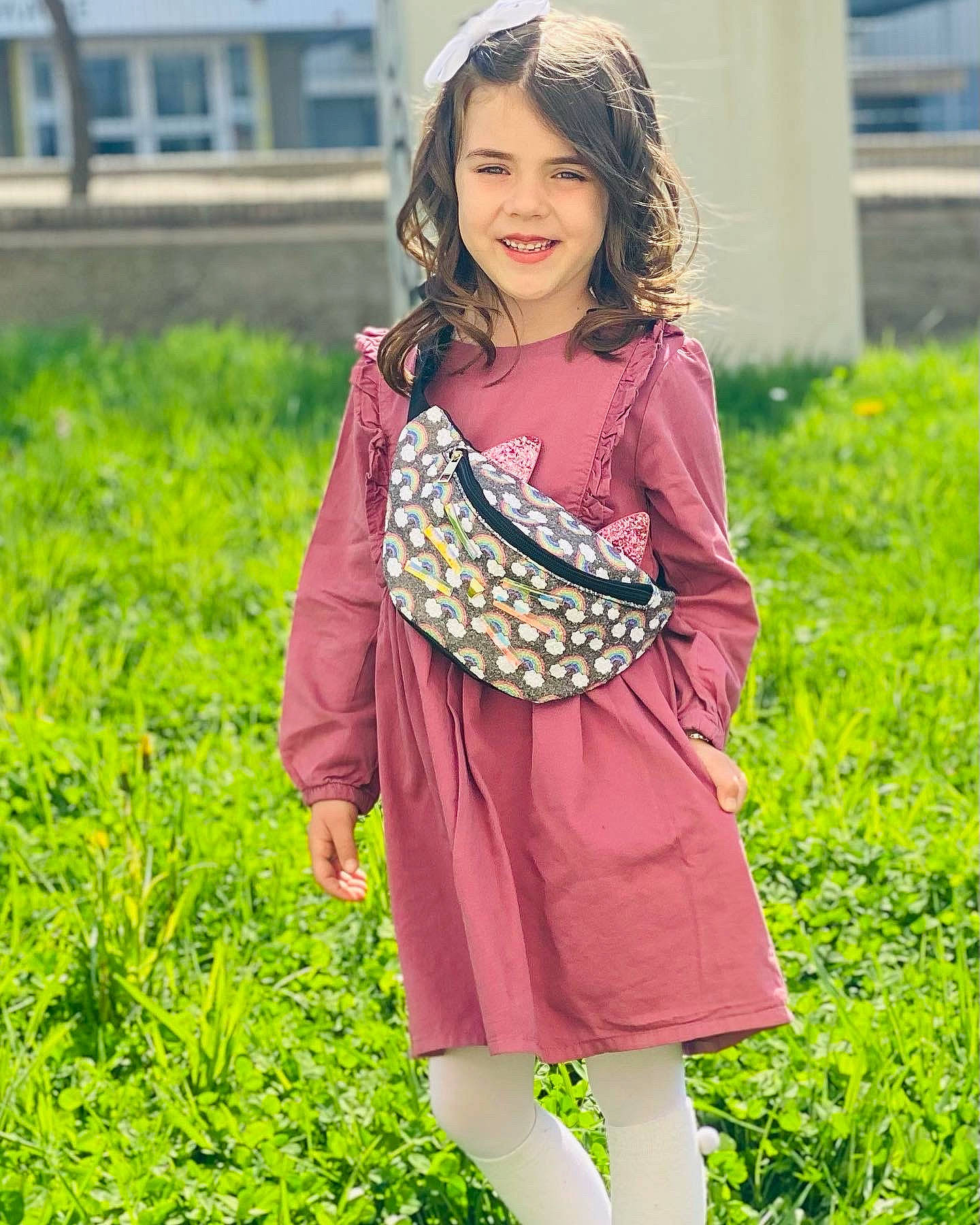 Liliana a rejoint le concours — aidez-le/la à gagner de superbes lots ! day_dress, fashion, fashion_design, fawn, grass, green, happy, joint, joy, magenta, neck, people_in_nature, person, photograph, pink, plant, shoulder, sleeve, smile, street_fashion