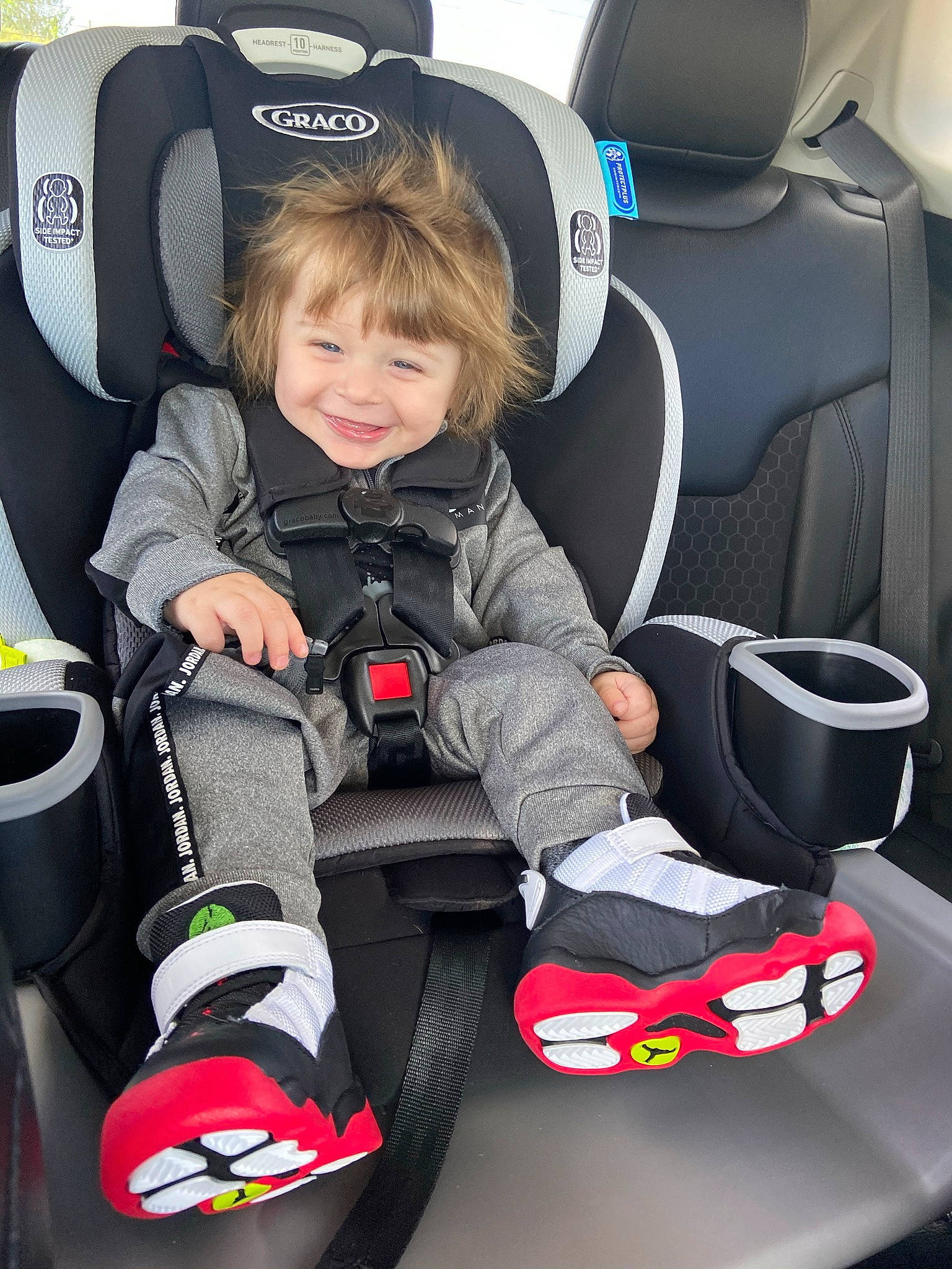 Cassius is registered to the contest to win money with this photo: auto_part, automotive_design, automotive_tire, automotive_wheel_system, baby_carriage, car, car_seat, car_seat_cover, child, comfort, face, joy, motor_vehicle, person, personal_protective_equipment, smile, sneakers, toddler, vehicle, vehicle_door