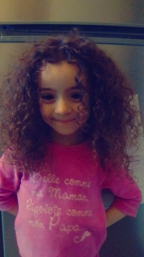 Khaoutar a rejoint le concours — aidez-le/la à gagner de superbes lots ! cheek, chin, clothing, eye, eyebrow, eyelash, face, facial_expression, forehead, hair, hairstyle, head, joy, lip, mouth, nose, organ, person, purple, shoulder