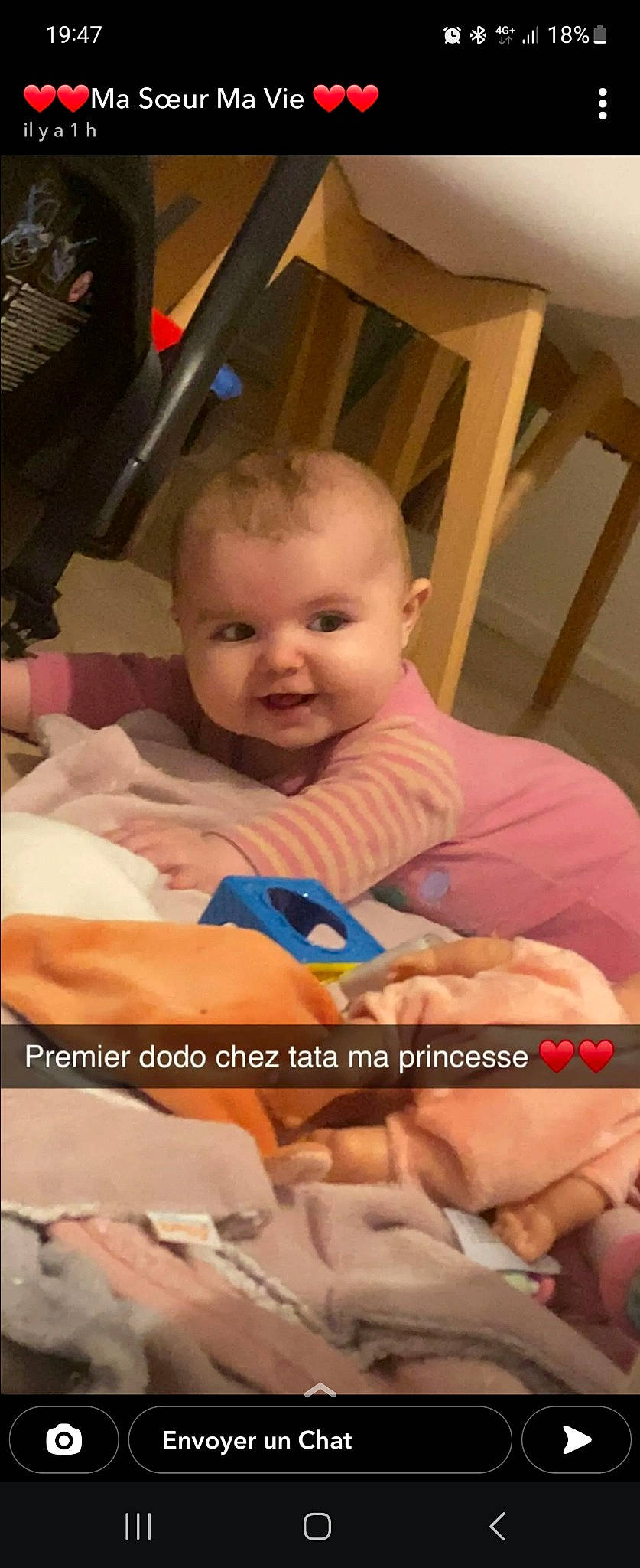 Mencia a rejoint le concours — aidez-le/la à gagner de superbes lots ! baby, baby_products, baby_toddler_clothing, cheek, child, chin, comfort, eye, eyebrow, finger, fun, happy, iris, mouth, nose, person, sitting, skin, smile, thumb