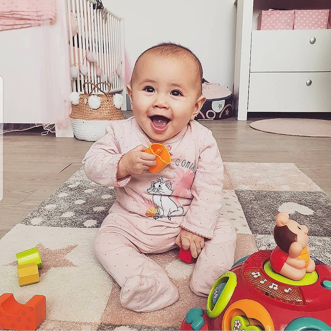 Maylane participe au concours pour gagner de l'argent avec cette photo : baby, cheek, child, face, food, happy, head, person, play, product, sitting, skin, smile, toddler