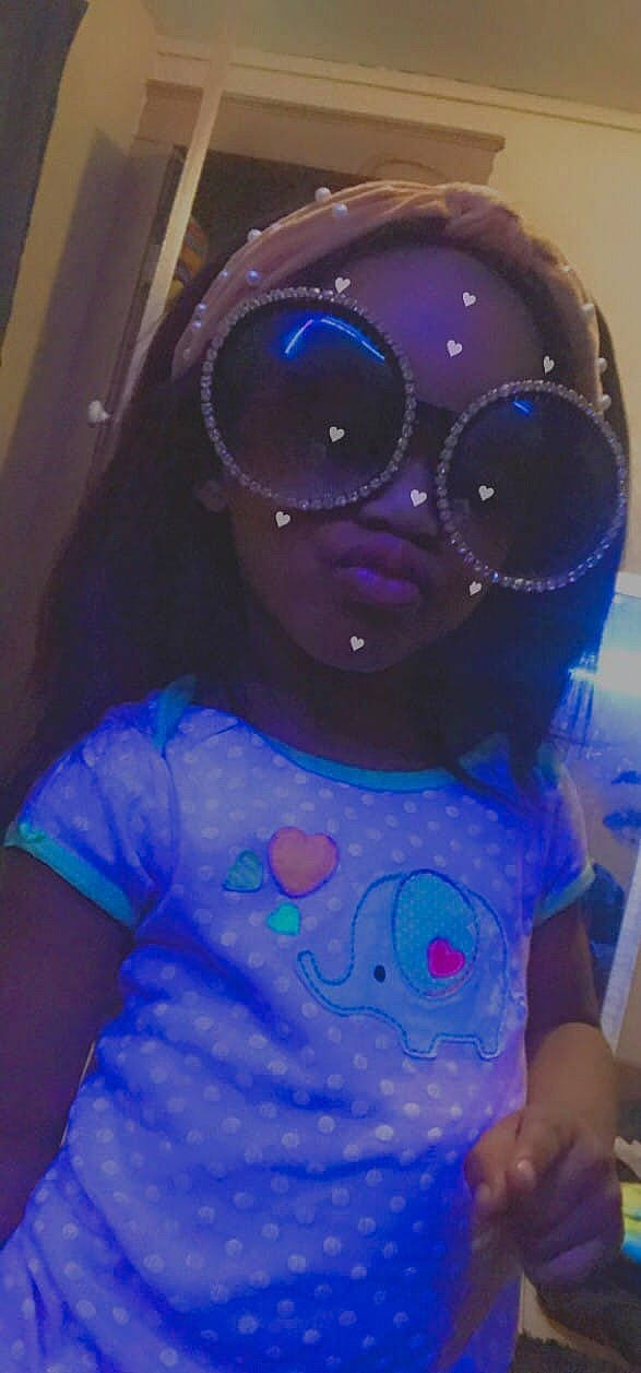 Gloria is registered to the contest to win money with this photo: art, azure, baby_toddler_clothing, blue, cool, electric_blue, eyewear, glasses, goggles, magenta, personal_protective_equipment, pink, purple, selfie, sleeve, t_shirt, toddler, vertebrate, violet, vision_care