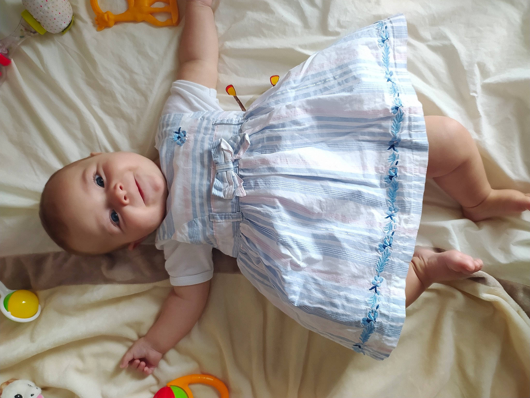 Liya participe au concours pour gagner de l'argent avec cette photo : abdomen, baby, baby_products, baby_toddler_clothing, child, comfort, couch, dress, fun, gesture, grass, happy, linens, person, plant, product, sitting, skin, smile, toddler