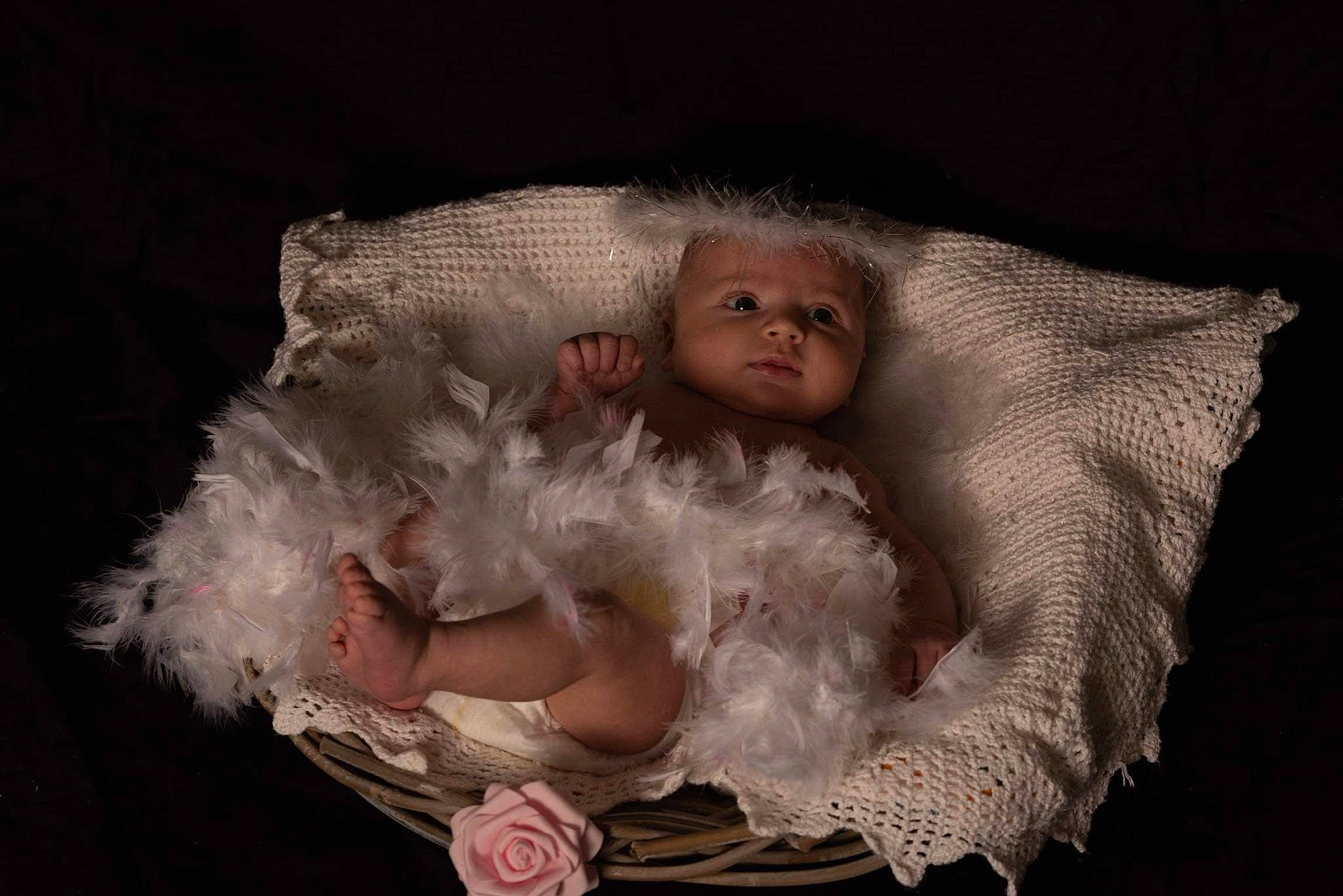Julianna a rejoint le concours — aidez-le/la à gagner de superbes lots ! baby, baby_toddler_clothing, cheek, comfort, dress, embellishment, eye, face, fashion_accessory, flash_photography, fur, fur_clothing, head, headgear, headpiece, iris, linens, person, picture_frame, pink