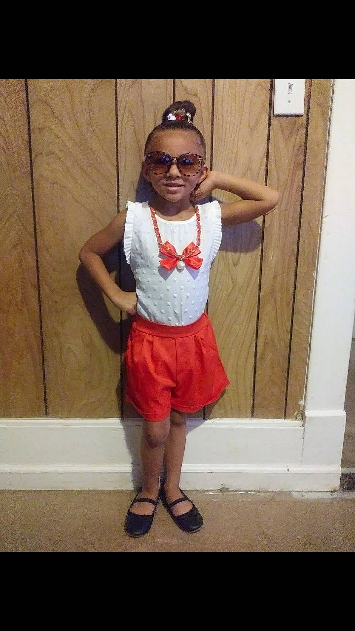 Suraya is registered to the contest to win money with this photo: abdomen, arm, clothing, cool, costume, eyewear, fashion_accessory, glasses, headgear, human_body, joint, leg, muscle, outerwear, person, product, shoulder, standing, t_shirt, trunk