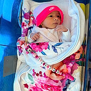 Ayline a rejoint le concours — aidez-le/la à gagner de superbes lots ! newborn, baby, infant, blanket, floral, pink_hat, nike, pacifier_clip, minnie_mouse, hospital_bassinet, blue_bassinet, cute, wrapped, lying_down, person, child, indoors, soft, cozy, peaceful