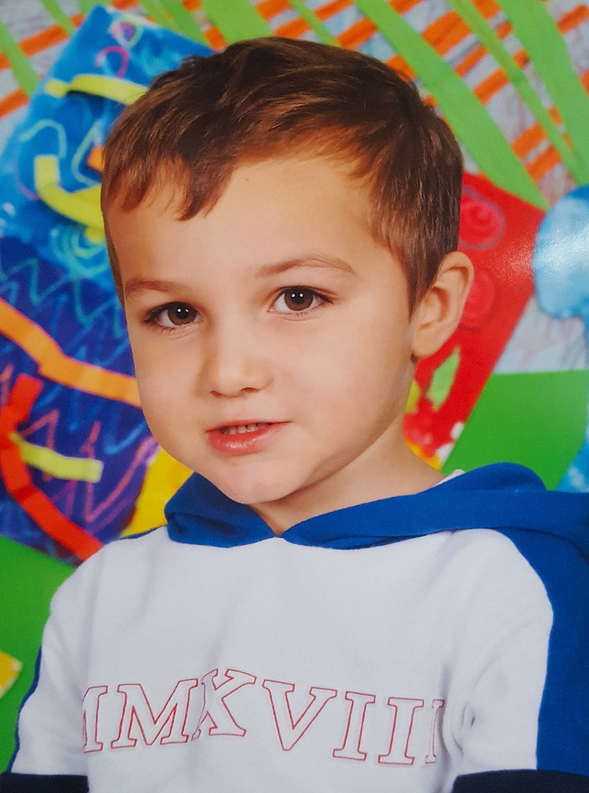 Matteo participe au concours pour gagner de l'argent avec cette photo : azure, cheek, chin, eye, eyebrow, face, facial_expression, forehead, fun, hair, hairstyle, happy, head, iris, nose, orange, organ, person, product, sleeve