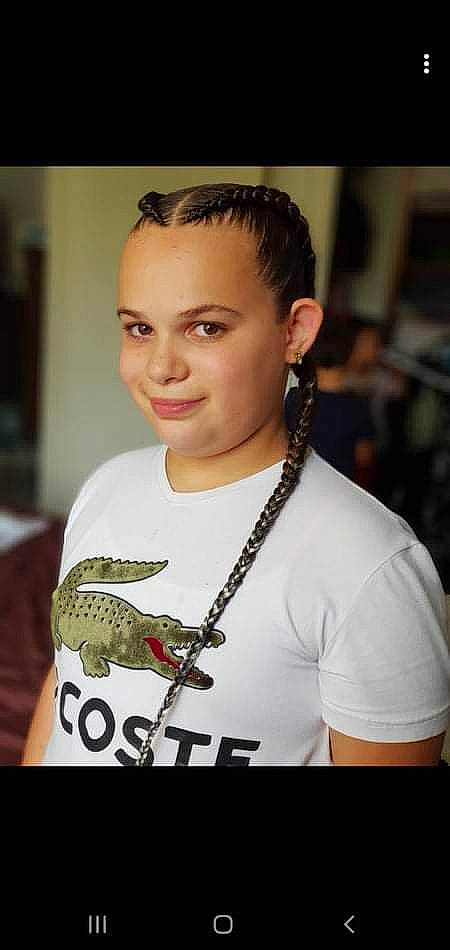 Maeva participe au concours pour gagner de l'argent avec cette photo : audio_equipment, automotive_design, black_hair, chest, chin, cool, earrings, event, eyebrow, eyelash, eyewear, fashion_design, flash_photography, hair, jewellery, joy, neck, necklace, person, shoulder