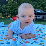 Ethann participe au concours pour gagner de l'argent avec cette photo : baby, blanket, clothing, cute, daylight, expression, face, fruit_pattern, garden, grass, greenery, hands, infant, lawn_chair, nature, outdoor, pacifier, person, portrait, toddler