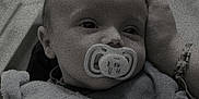 Eliot a rejoint le concours — aidez-le/la à gagner de superbes lots ! baby, pacifier, blanket, hand, infant, cozy, black_and_white, portrait, cute, child, sleepy, soft, wrapped, face, head, indoors, calm, toddler, resting, warm