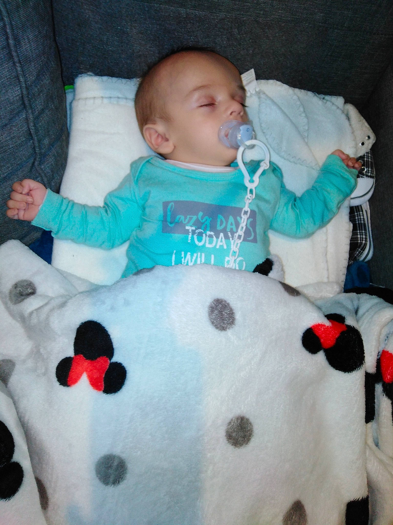 Lymeo a rejoint le concours — aidez-le/la à gagner de superbes lots ! baby_products, blue, child, day, fun, infant, material, person, play, plush, product, smile, stuffed_toy, textile, toddler, toy, white