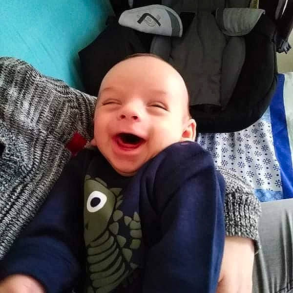 Lymeo a rejoint le concours — aidez-le/la à gagner de superbes lots ! boy, car_seat, cheek, child, day, emotion, eye, face, facial_expression, forehead, head, infant, mouth, nose, person, product, sitting, skin, smile, toddler