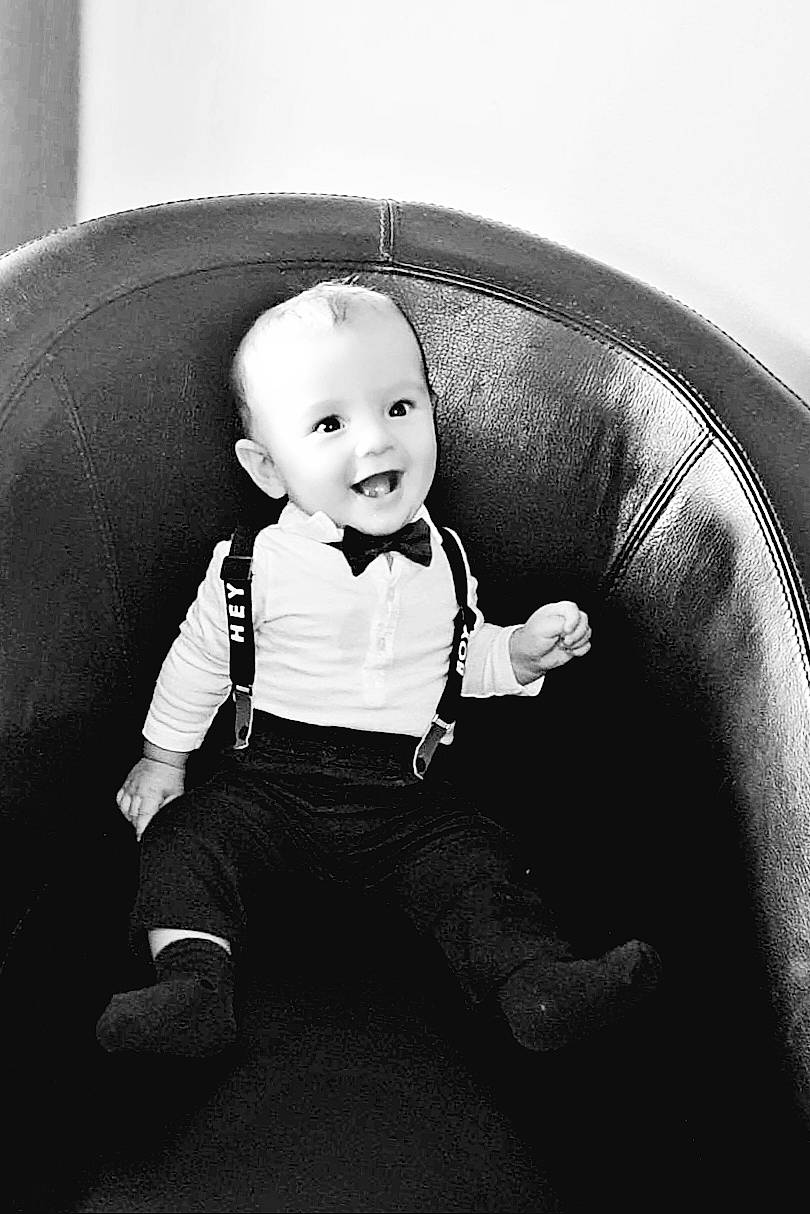 Maelys a rejoint le concours — aidez-le/la à gagner de superbes lots ! baby, black, black_and_white, cheek, child, eye, fun, head, monochrome, monochrome_photography, person, photograph, photography, sitting, skin, smile, snapshot, standing, stock_photography, toddler