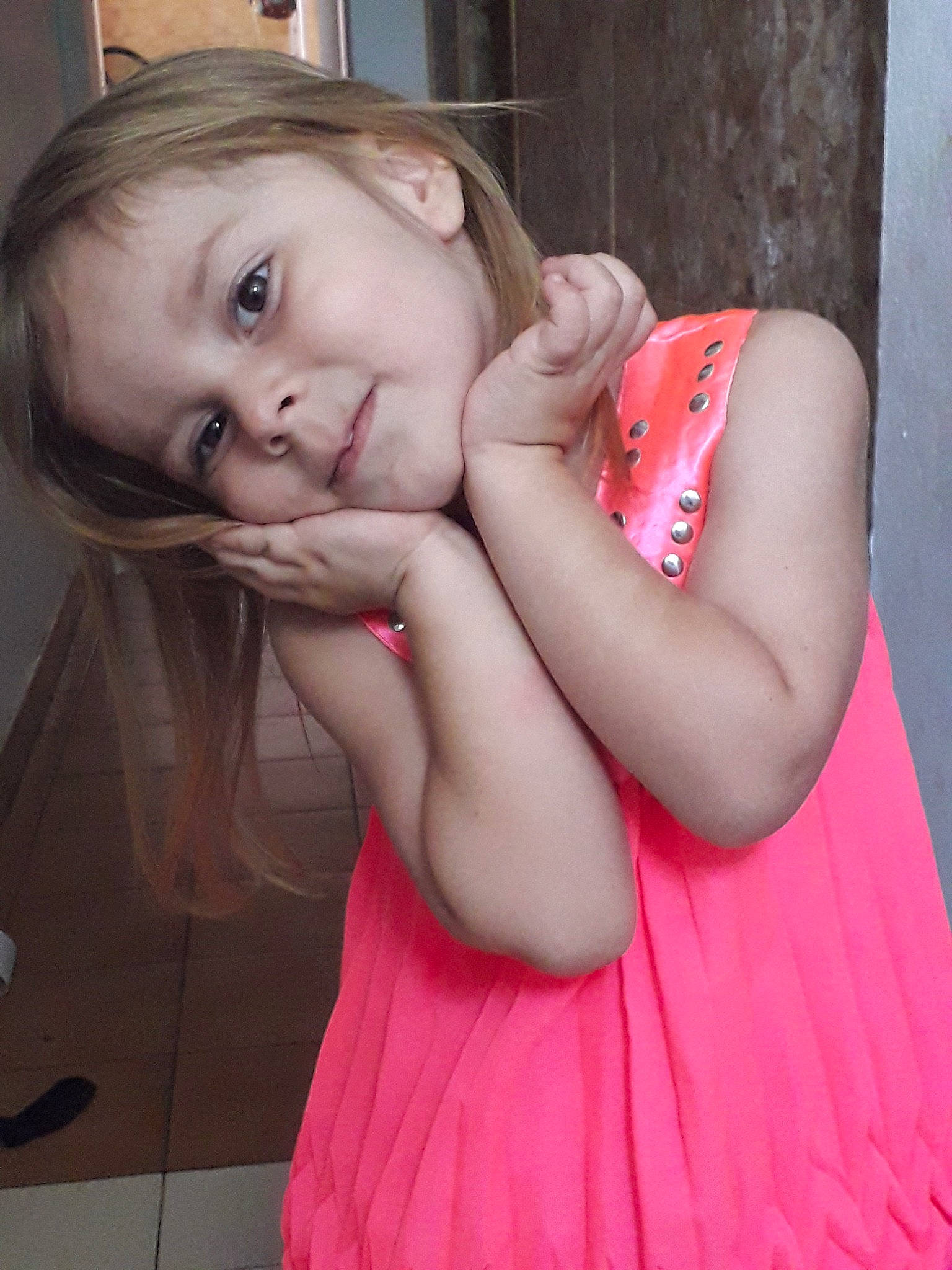 Kelya participe au concours pour gagner de l'argent avec cette photo : blond, cheek, child, ear, eye, girl, head, human_hair_color, infant, joint, leg, lip, mouth, neck, nose, person, pink, product, skin, toddler