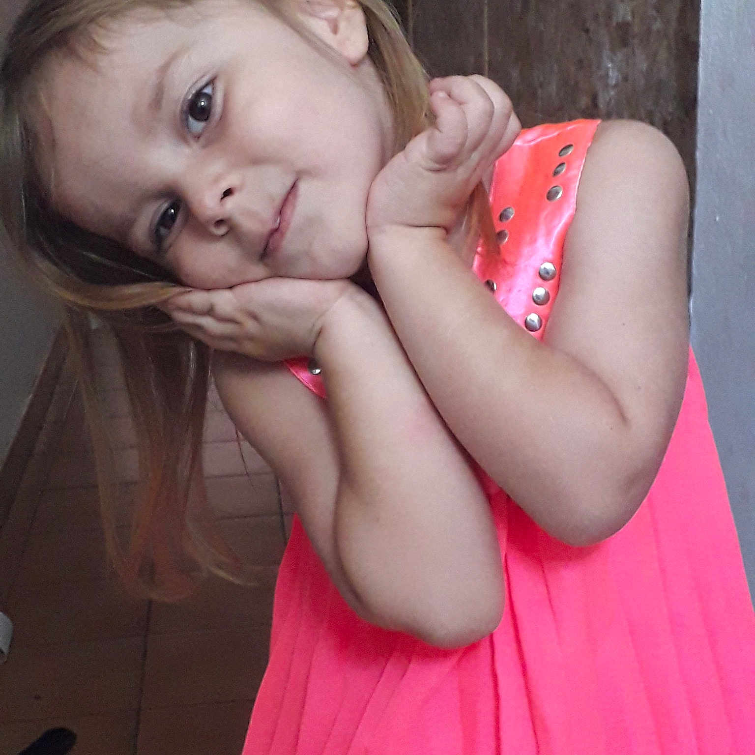 Kelya participe au concours pour gagner de l'argent avec cette photo : blond, cheek, child, ear, eye, girl, head, human_hair_color, infant, joint, leg, lip, mouth, neck, nose, person, pink, product, skin, toddler