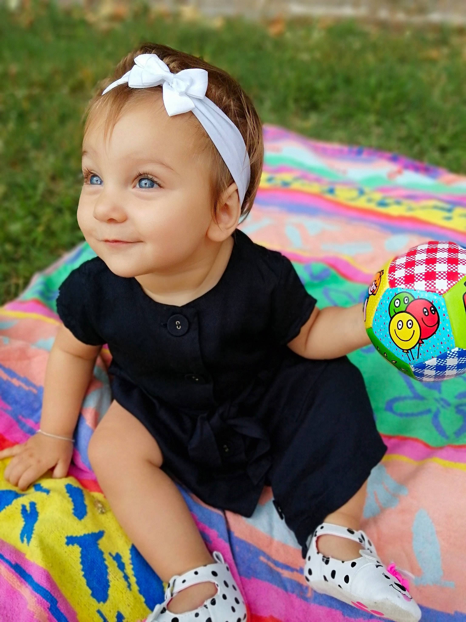 Rukaya a rejoint le concours — aidez-le/la à gagner de superbes lots ! baby, baby_products, baby_toddler_clothing, child, child_model, design, dress, fashion_accessory, hair_accessory, happy, headband, headgear, joy, pattern, person, pink, play, polka_dot, skin, smile