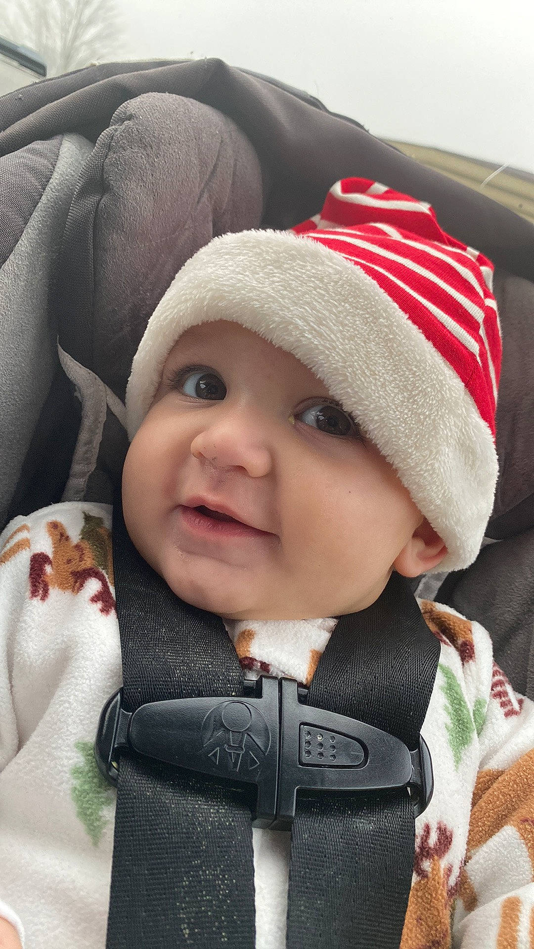 Angelo is registered to the contest to win money with this photo: baby, baby_carriage, baby_toddler_clothing, cap, car_seat, cheek, child, comfort, eye, happy, head, headgear, headwear, outerwear, person, product, seat_belt, skin, sleeve, smile