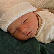 Pierre-Marie a rejoint le concours — aidez-le/la à gagner de superbes lots ! newborn, baby, sleeping, hat, white_clothing, blanket, soft_texture, face, peaceful, infant, cozy, indoors, cute, resting, portrait, child, small, sleep, headwear, warm