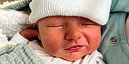 Pierre-Marie a rejoint le concours — aidez-le/la à gagner de superbes lots ! baby, bed, blanket, child, closeup, clothing, cozy, cute, face, hat, indoor, infant, newborn, pacifier, peaceful, person, portrait, rest, sleeping, soft
