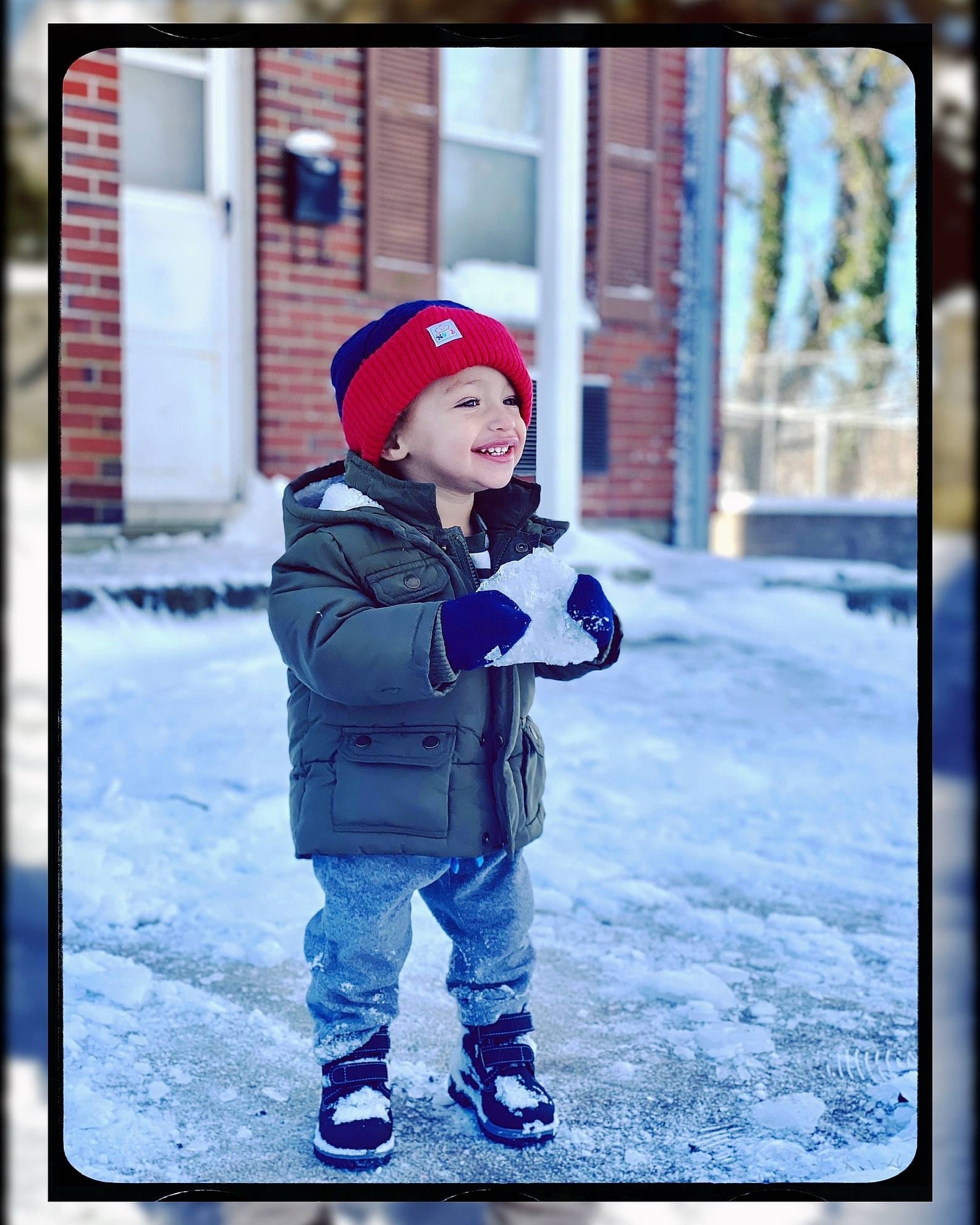 Dj is registered to the contest to win money with this photo: baby, cap, electric_blue, electronic_device, flash_photography, freezing, fun, happy, headwear, jacket, joy, leisure, magenta, outerwear, people_in_nature, person, recreation, smile, snow, street_fashion