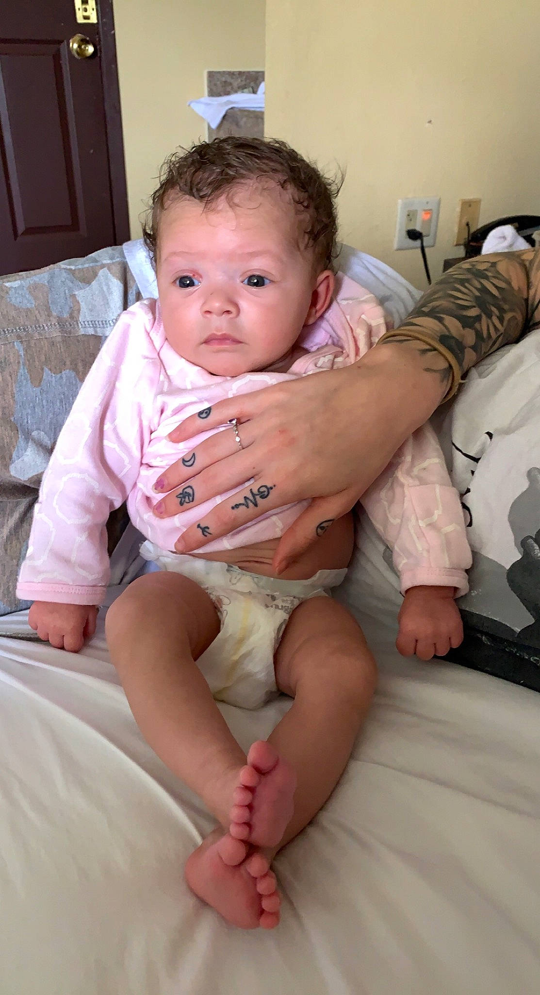 Iylah is registered to the contest to win money with this photo: baby, baby_toddler_clothing, cheek, chin, comfort, eye, finger, head, human_body, iris, joint, knee, leg, mouth, muscle, person, pink, shoulder, skin, stomach