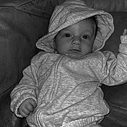 Elio participe au concours pour gagner de l'argent avec cette photo : baby, child, hoodie, clothing, couch, leather, indoor, portrait, infant, person, sitting, cute, face, expression, monochrome, black_and_white, cozy, young, relaxed, casual