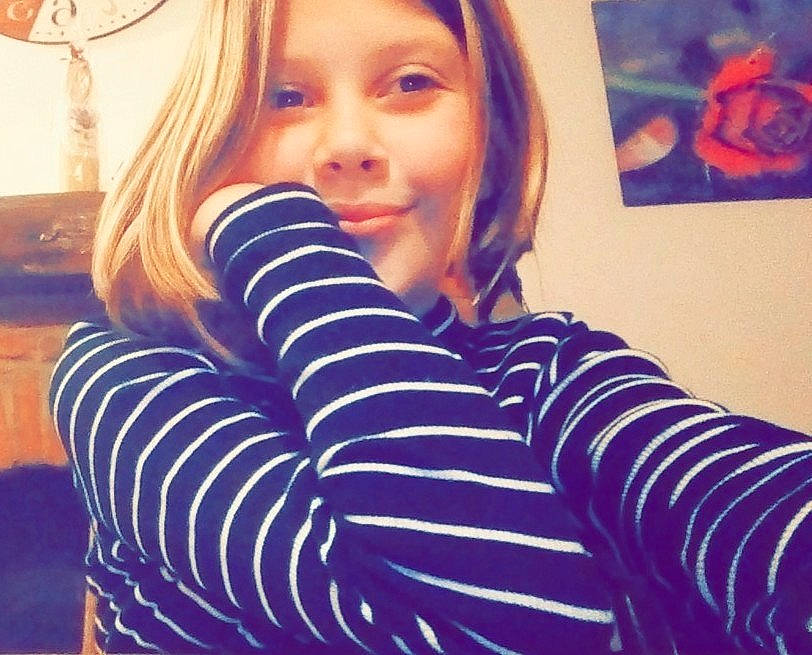 Jessica a rejoint le concours — aidez-le/la à gagner de superbes lots ! beauty, black_hair, blond, blue, brown_hair, cheek, cool, eye, girl, hair, hairstyle, human_hair_color, joy, lip, long_hair, neck, nose, organ, person, purple