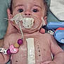Alba participe au concours pour gagner de l'argent avec cette photo : baby, pacifier, medical_tape, hospital, bandage, bracelet, beads, person, child, skin, hand, face, eyes, lying_down, infant, indoors, healthcare, tubes, cute, love
