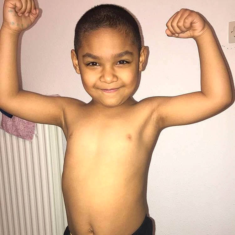 Nolhan a rejoint le concours — aidez-le/la à gagner de superbes lots ! brown, cheek, ear, happy, joint, joy, navel, nose, person, smile, stomach, thumb, toddler, tooth, wrist