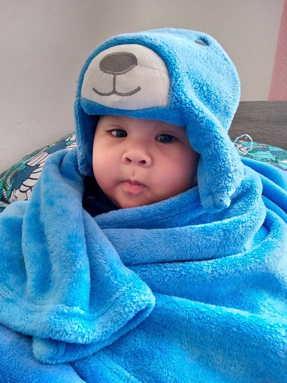 Nathan a rejoint le concours — aidez-le/la à gagner de superbes lots ! azure, baby, baby_toddler_clothing, blue, bonnet, cheek, child, comfort, headwear, hood, hoodie, knit_cap, linens, person, textile, toddler, winter, wool, woolen