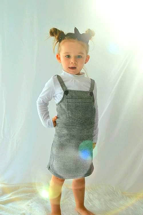 Sanaya participe au concours pour gagner de l'argent avec cette photo : arm, art, barefoot, blond, day_dress, doll, fashion_design, gesture, grey, human_body, neck, one_piece_garment, outerwear, pattern, person, shoulder, skin, sleeve, toy, vintage_clothing