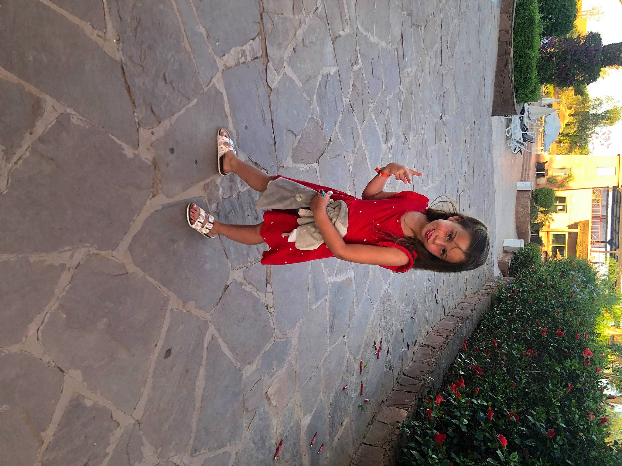 Melyne participe au concours pour gagner de l'argent avec cette photo : adventure, asphalt, carmine, cement, cobblestone, concrete, flooring, fun, grass, happy, leisure, people_in_nature, person, plant, recreation, road_surface, shadow, shrub, sidewalk, tree