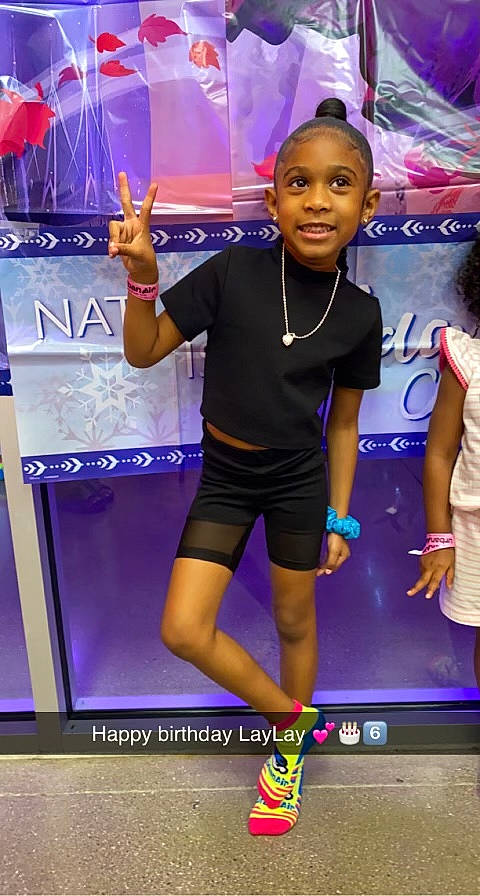 Alaysia is registered to the contest to win money with this photo: advertising, beauty, competition, competition_event, electric_blue, entertainment, event, fashion_design, fun, human_leg, jewellery, joy, leisure, logo, magenta, necklace, performance, person, purple, sportswear