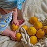Kaylie a rejoint le concours — aidez-le/la à gagner de superbes lots ! baby, bare_feet, basket, blanket, blue_bow, citrus, close_up, cozy, daisy_dress, hand, headband, infant, knitted_basket, lemons, playful, portrait, soft_texture, still_life, toddler, toes