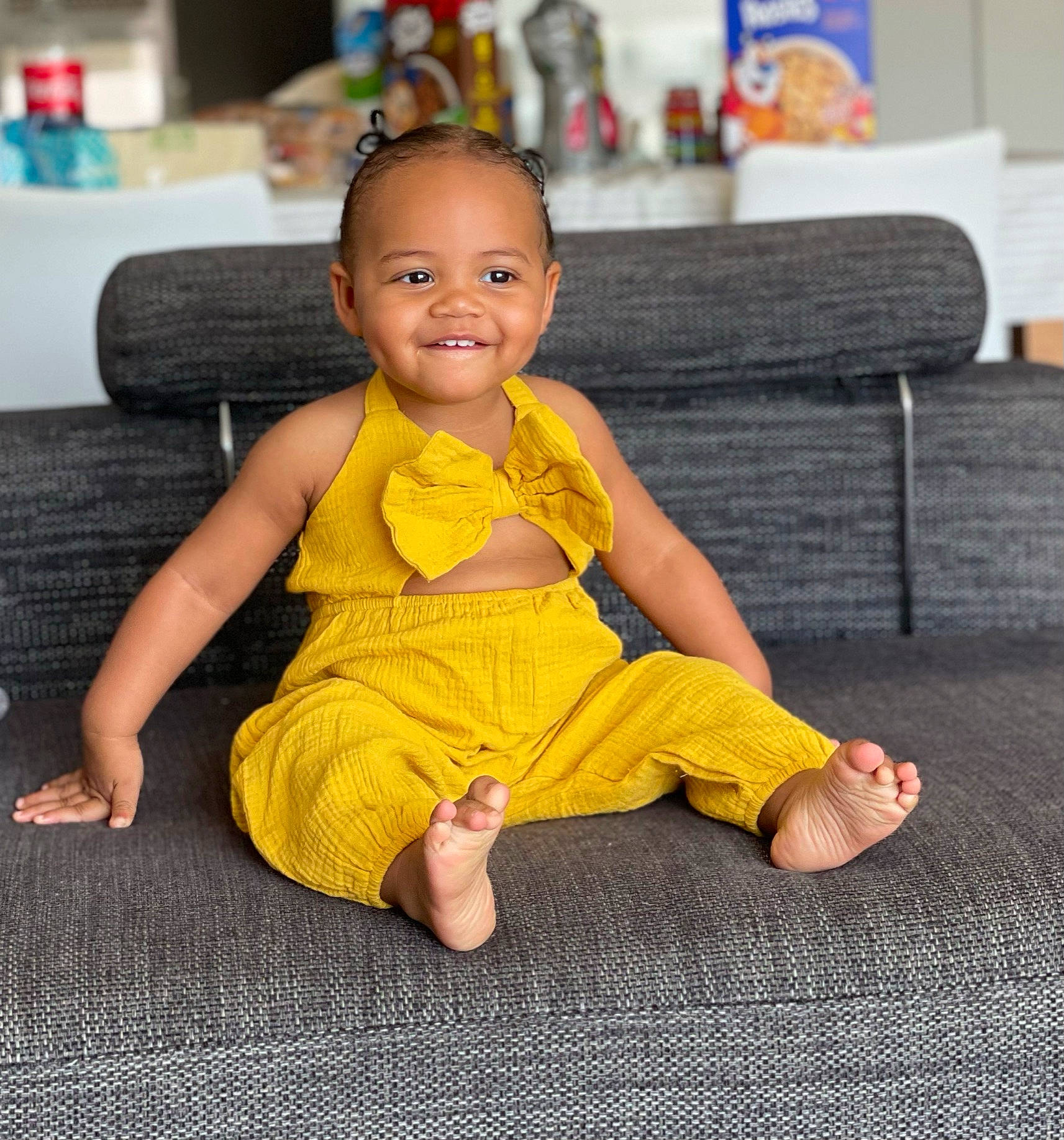 Zoé participe au concours pour gagner de l'argent avec cette photo : arm, baby, baby_toddler_clothing, cheek, child, couch, eye, face, floor, flooring, happy, head, human_body, human_leg, iris, joy, leisure, neck, person, skin