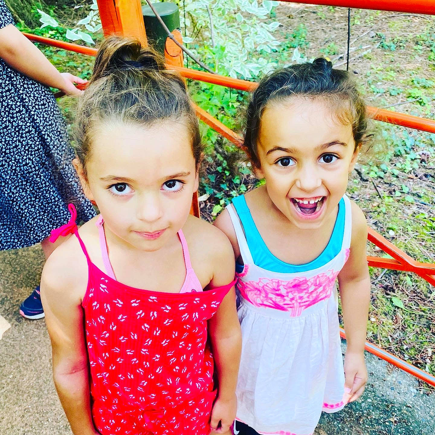 Iliana participe au concours pour gagner de l'argent avec cette photo : baby_toddler_clothing, child, community, cool, face, facial_expression, friendship, fun, grass, hairstyle, happy, human, leisure, morning, person, photograph, pink, skin, smile, summer