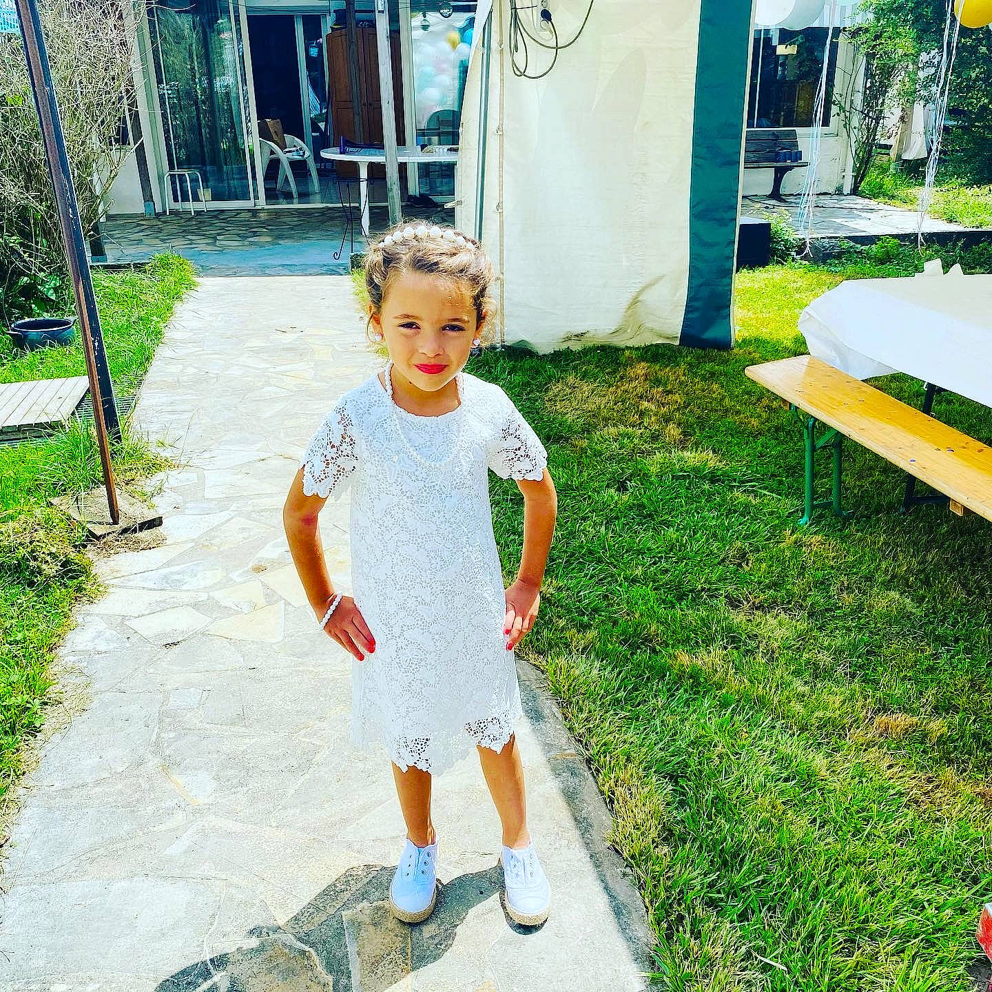 Iliana participe au concours pour gagner de l'argent avec cette photo : asphalt, beauty, child, fun, grass, hairstyle, happy, lawn, leaf, leisure, morning, people_in_nature, person, plant, product, public_space, recreation, sidewalk, standing, street_fashion