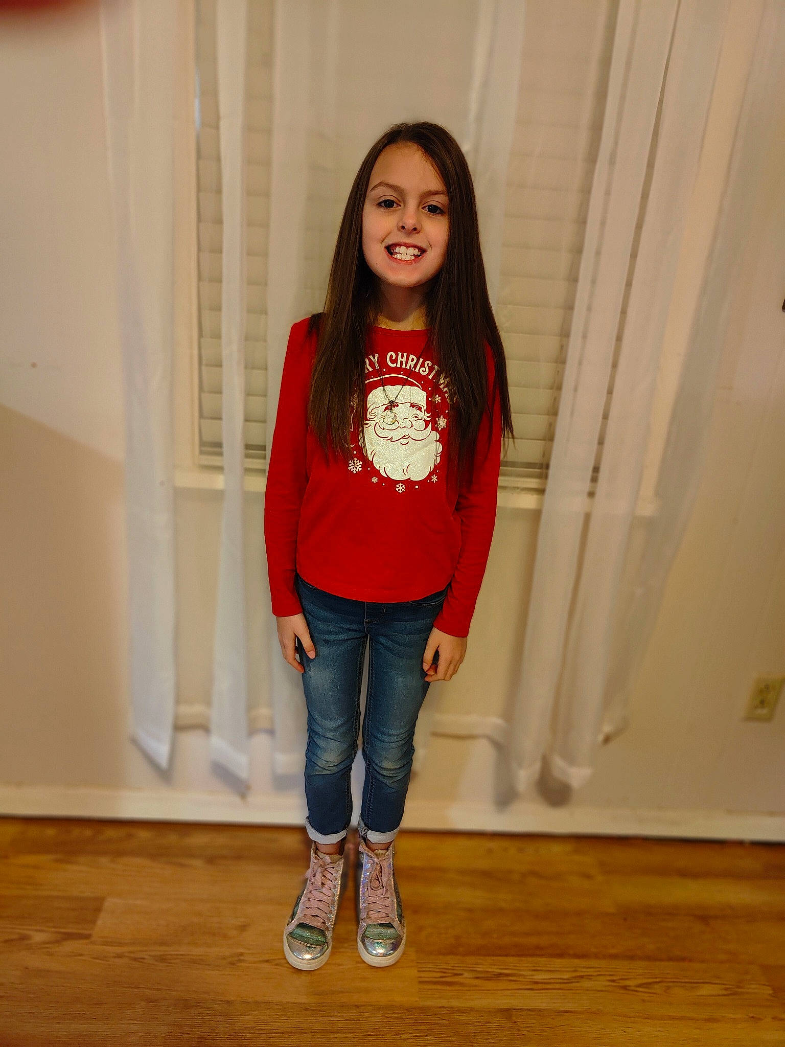 Aubrey is registered to the contest to win money with this photo: denim, face, fashion_design, floor, flooring, footwear, hair, human_body, jeans, joy, knee, leg, person, shoe, sleeve, smile, sportswear, t_shirt, thigh, trunk