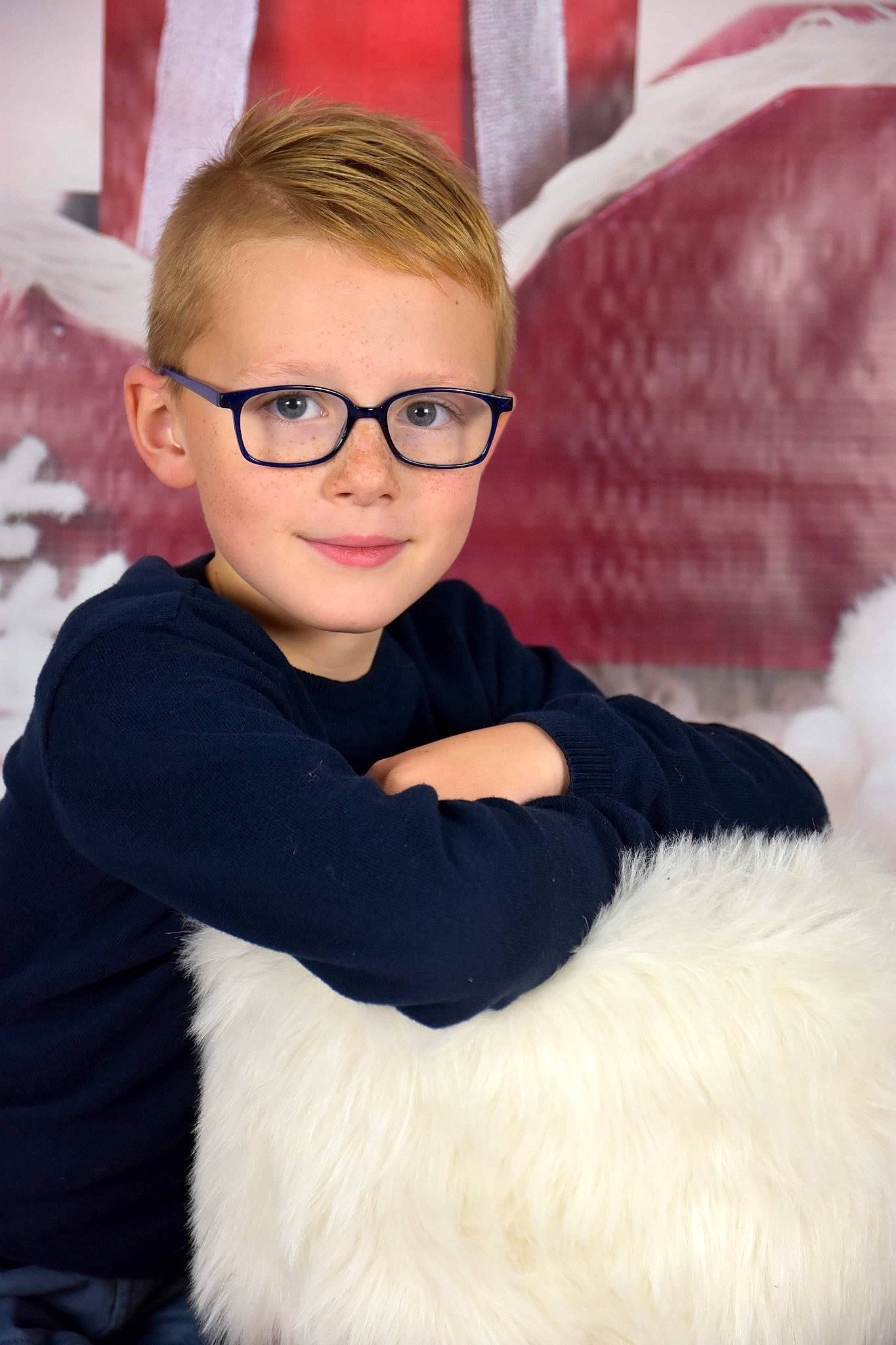 Tom a rejoint le concours — aidez-le/la à gagner de superbes lots ! blond, christmas, ear, eyewear, fur, fur_clothing, glasses, outerwear, person, smile, textile, vision_care