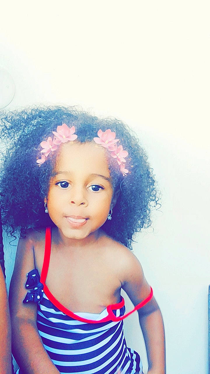 Aelys participe au concours pour gagner de l'argent avec cette photo : beauty, black_hair, blue, cheek, child, child_model, face, forehead, fun, girl, hair, hair_coloring, hairstyle, happiness, head, human_hair_color, lip, long_hair, person, smile