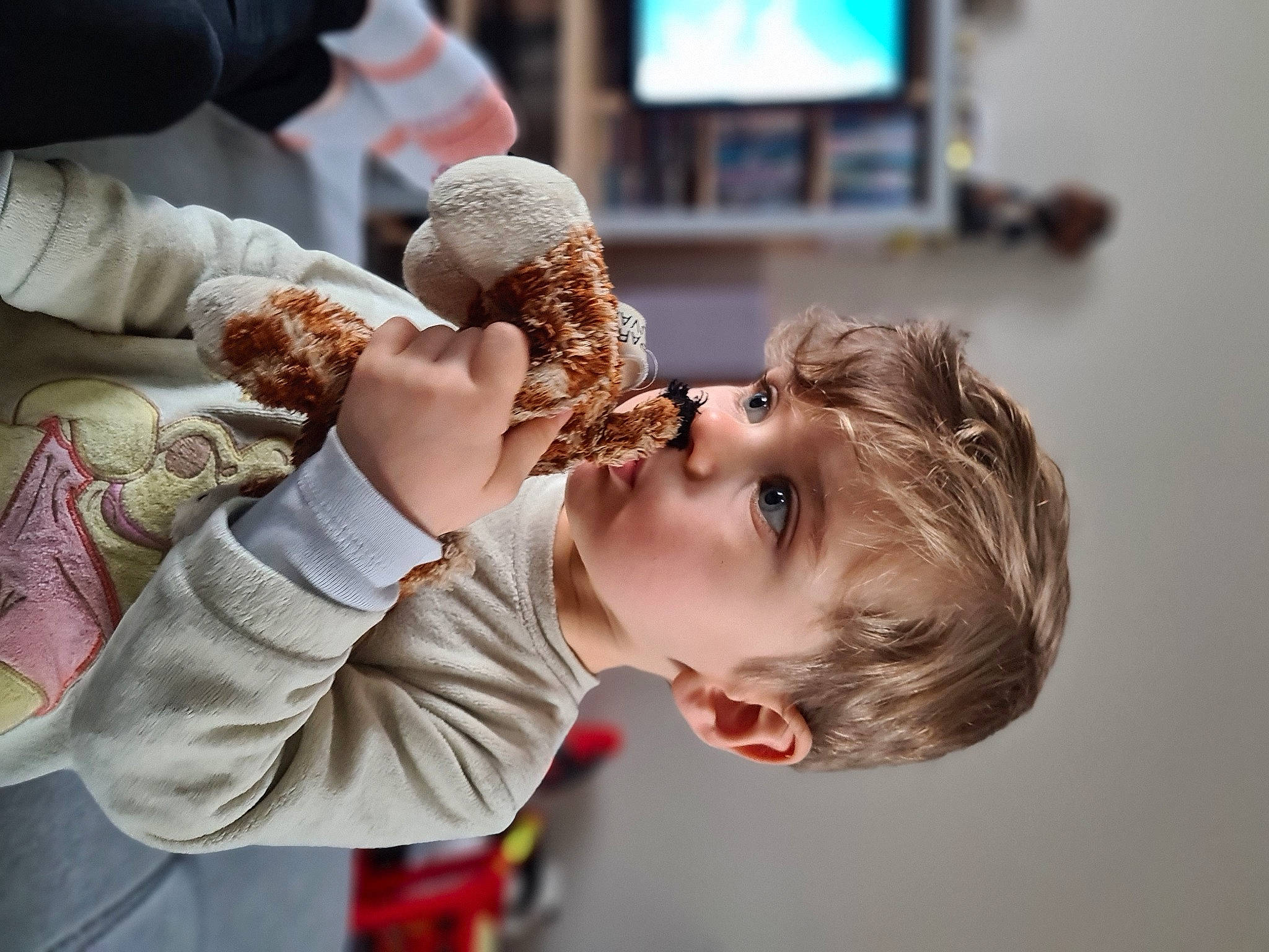 Rafaël a rejoint le concours — aidez-le/la à gagner de superbes lots ! arm, blue, chin, clothing, cuisine, daytime, event, eye, finger, fun, hairstyle, human, human_body, people, person, product, room, skin, social_group, vertebrate