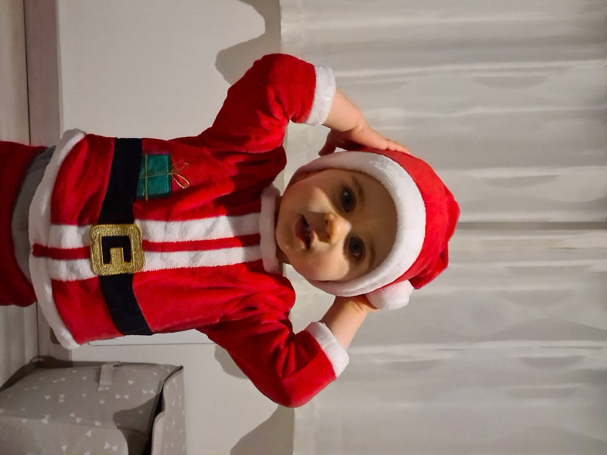 Rafaël a rejoint le concours — aidez-le/la à gagner de superbes lots ! carmine, christmas, costume, costume_accessory, costume_design, costume_hat, fictional_character, headwear, holiday, mask, person