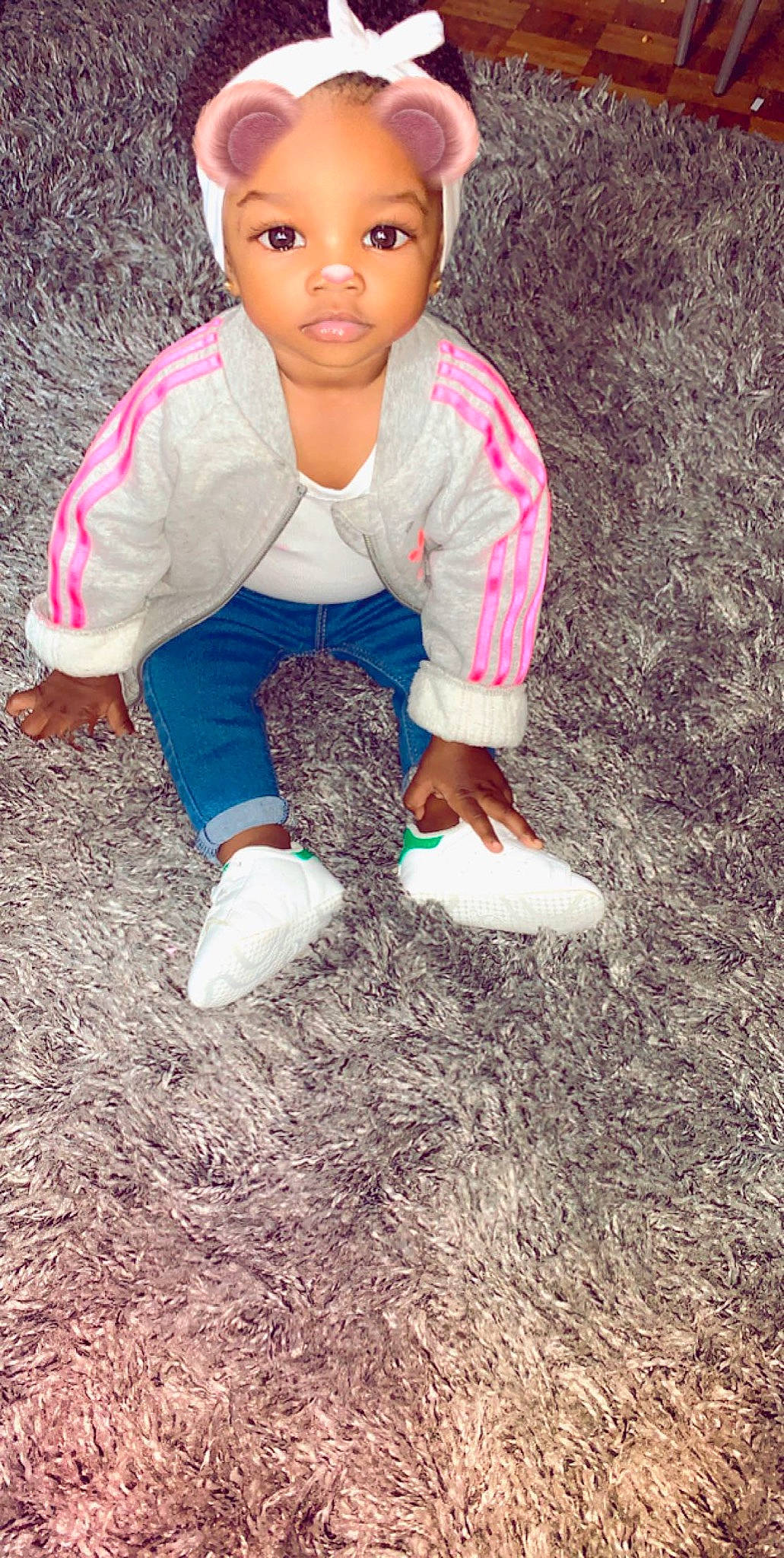 Saadio Kayla a rejoint le concours — aidez-le/la à gagner de superbes lots ! adaptation, baby, child, fun, grass, leg, person, pink, play, shoe, sitting, smile, soil, toddler, vacation