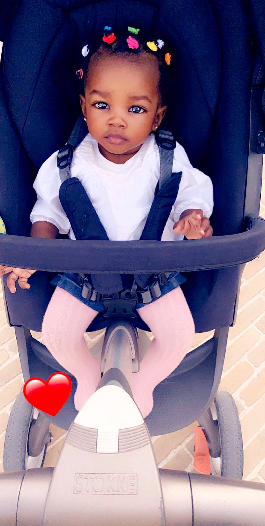 Saadio Kayla participe au concours pour gagner de l'argent avec cette photo : baby, baby_carriage, baby_products, child, head, person, product, smile, toddler