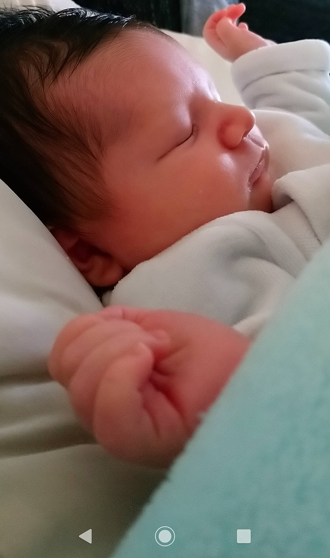 Marceau a rejoint le concours — aidez-le/la à gagner de superbes lots ! baby, baby_sleeping, baby_toddler_clothing, bedtime, cheek, child, comfort, eyelash, finger, gesture, linens, nail, nap, nose, peach, person, pink, skin, sleep, thumb