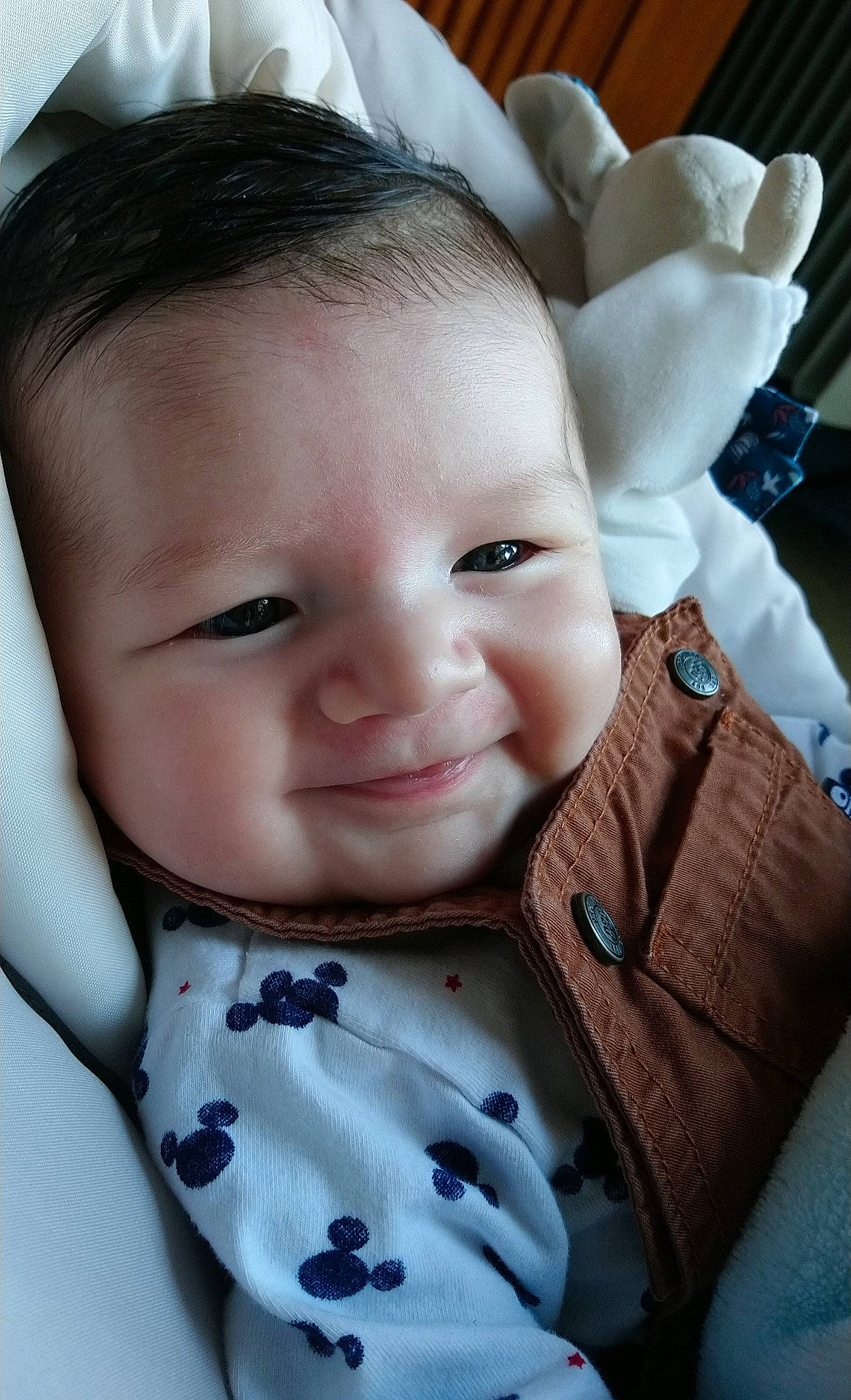 Marceau a rejoint le concours — aidez-le/la à gagner de superbes lots ! baby, baby_toddler_clothing, cheek, chin, collar, eye, eyebrow, eyelash, face, facial_expression, happy, human, iris, lip, neck, nose, person, skin, sleeve, smile