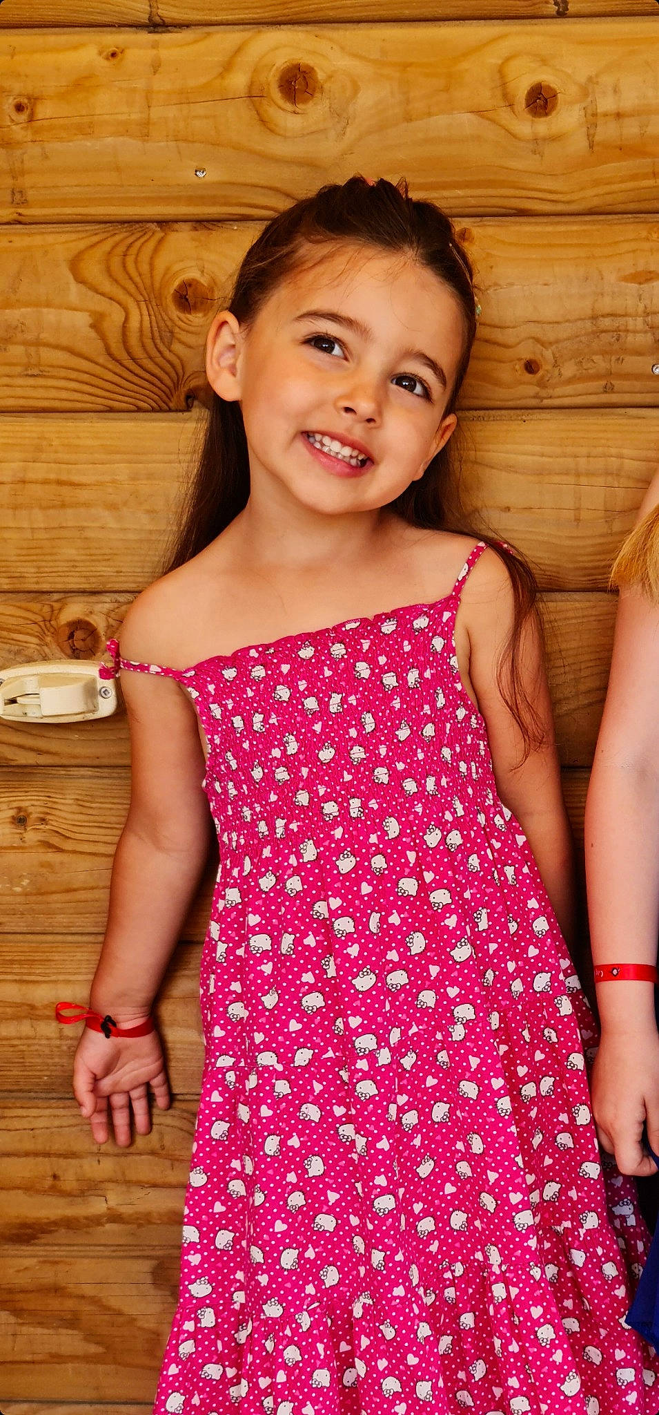 Mila a rejoint le concours — aidez-le/la à gagner de superbes lots ! abdomen, beauty, child, day_dress, event, eyelash, fashion_design, flash_photography, hair, happy, joint, joy, magenta, neck, one_piece_garment, pattern, person, pink, shoulder, sleeve