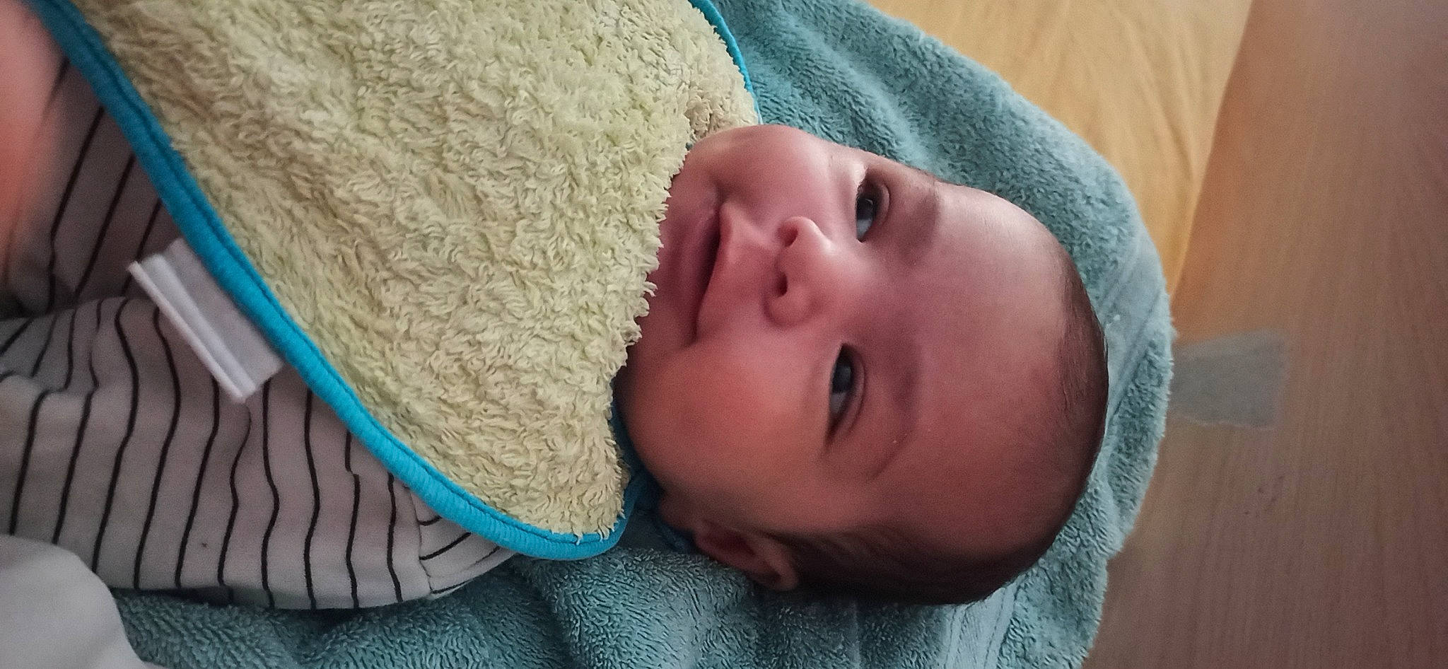 Uriel a rejoint le concours — aidez-le/la à gagner de superbes lots ! baby, baby_toddler_clothing, cheek, chin, comfort, eye, eyebrow, facial_expression, grass, headgear, iris, linens, lip, mouth, nose, person, skin, smile, textile, toddler