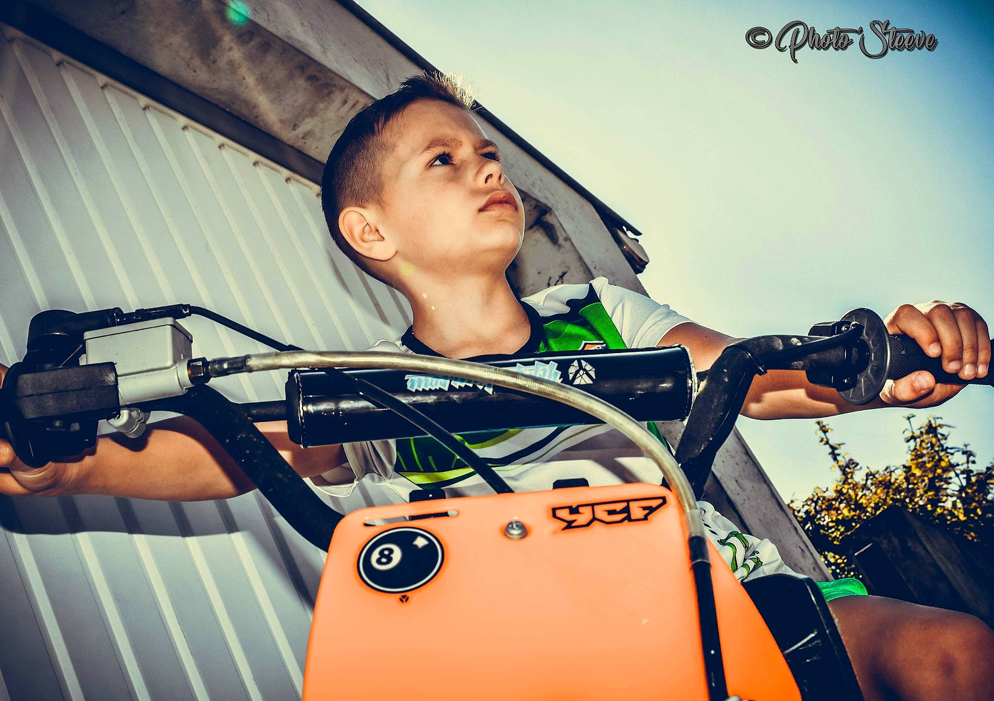 Vincenzo participe au concours pour gagner de l'argent avec cette photo : car, cool, happy, human, person, photo_shoot, photography, recreation, selfie, t_shirt, travel, vehicle